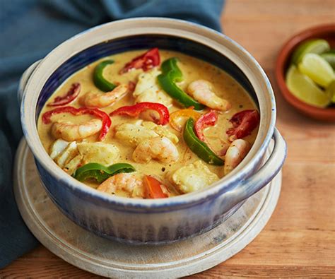  Moqueca de Peixe: Một Bữa Tiệc Lụa Trong Miệng Vừa Ngọt, Vừa Cay Mà Còn Rất Tươi!